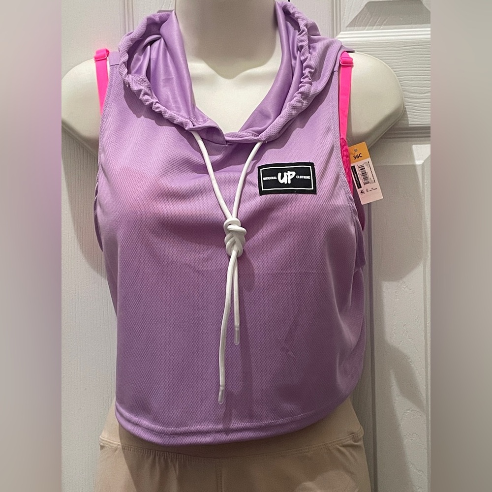 🦋Ladies crop top hoodies 🆕 great for workouts.
Comfy and cute. Neon colors